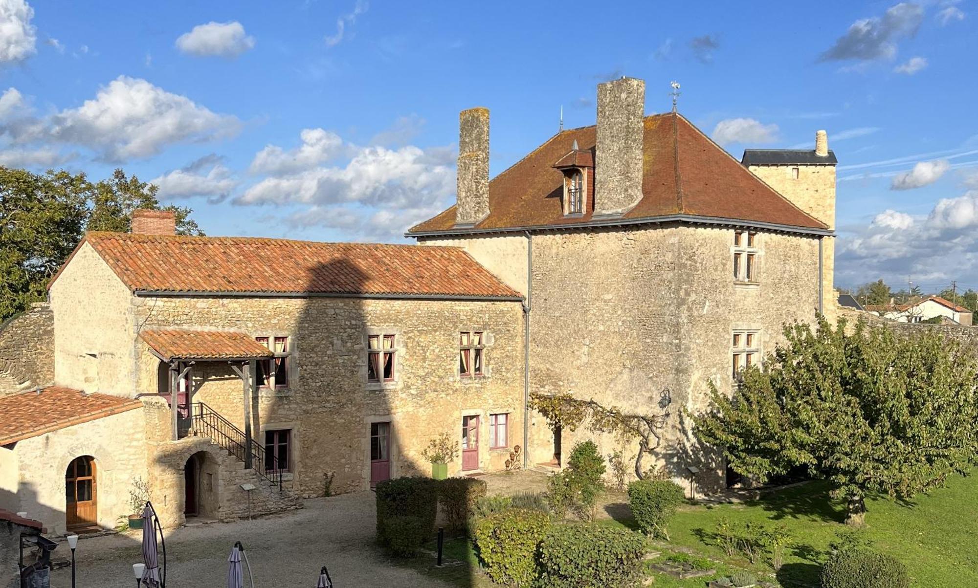 Le Vieux Chateau Airvault Exterior photo