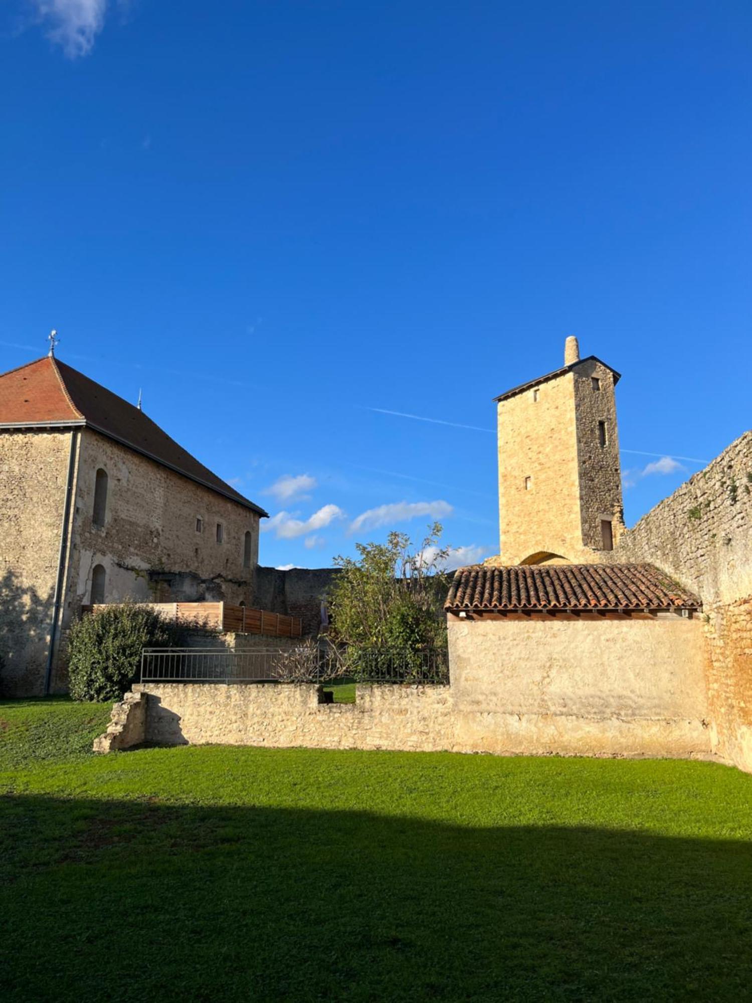 Le Vieux Chateau Airvault Exterior photo
