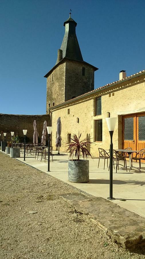 Le Vieux Chateau Airvault Exterior photo