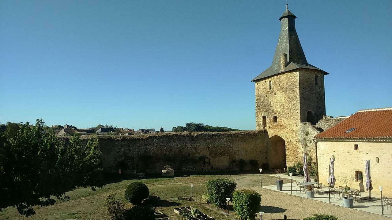Le Vieux Chateau Airvault Exterior photo